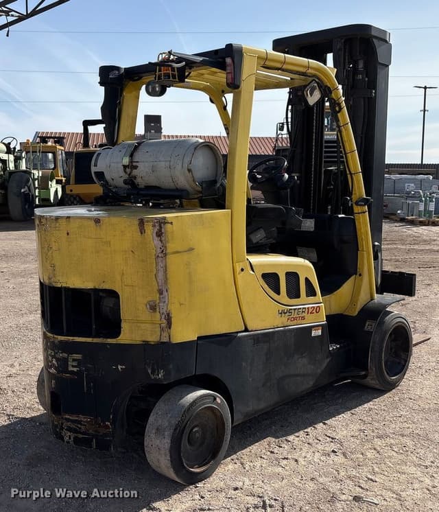 Image of Hyster S120FT equipment image 4