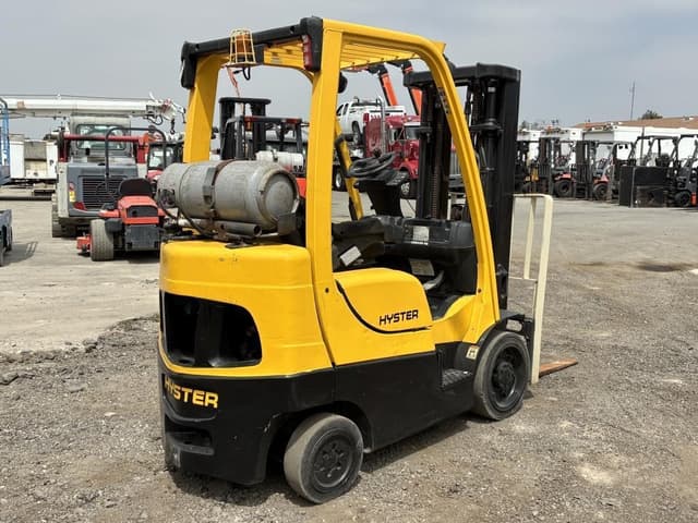 Image of Hyster S50FT equipment image 2