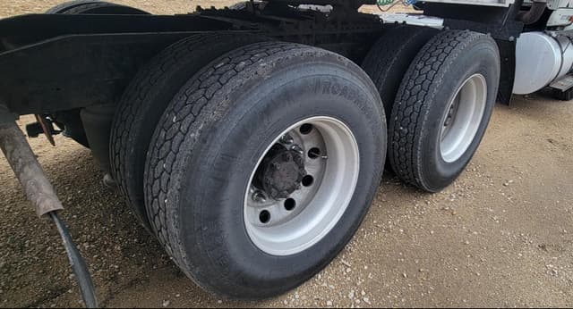 Image of International 8600 equipment image 3