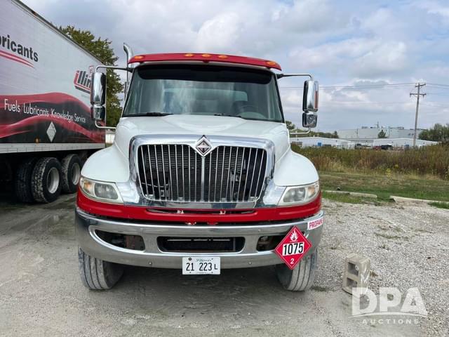 Image of International Dura Star 4400 equipment image 1