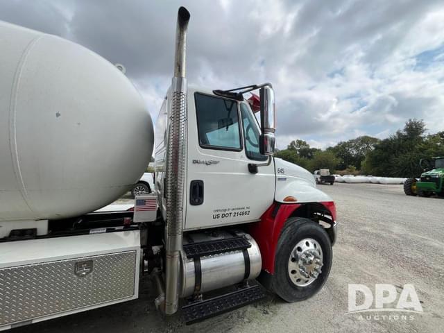 Image of International Dura Star 4400 equipment image 3