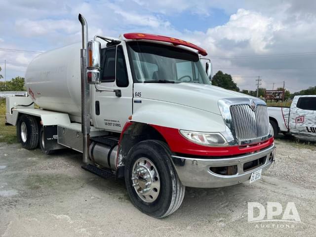 Image of International Dura Star 4400 equipment image 2