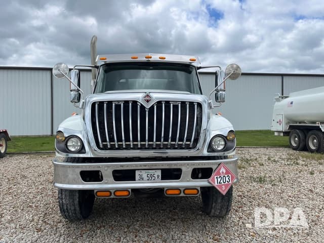 Image of International 7500 equipment image 3