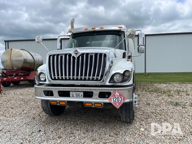 Image of International 7500 equipment image 2
