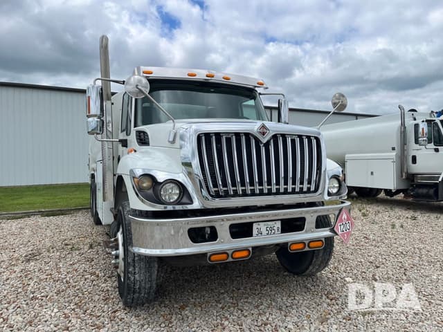 Image of International 7500 equipment image 4