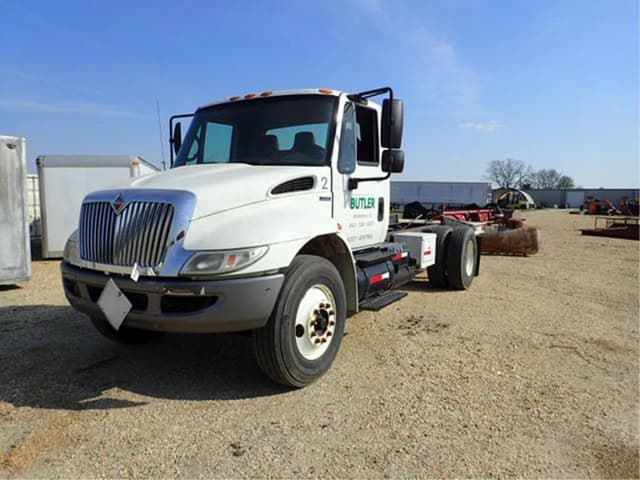 Image of International 4000 equipment image 4