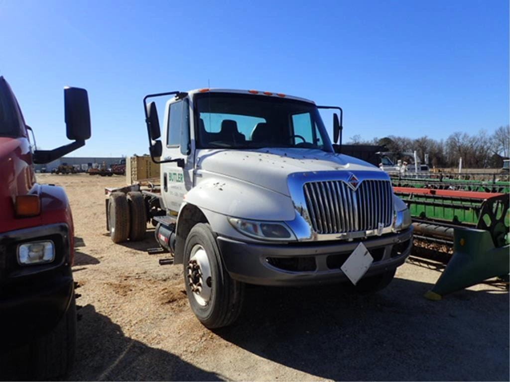2009 International 4000 Equipment Image0