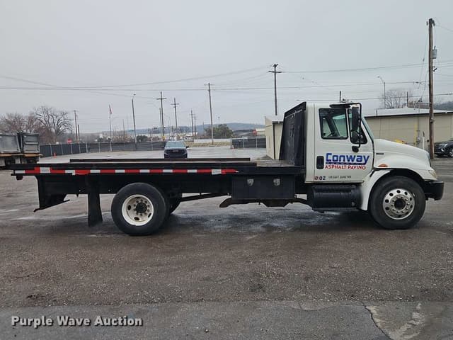 Image of International 4300 equipment image 3