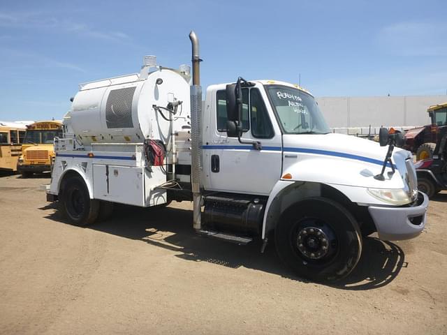 Image of International 4300 equipment image 1