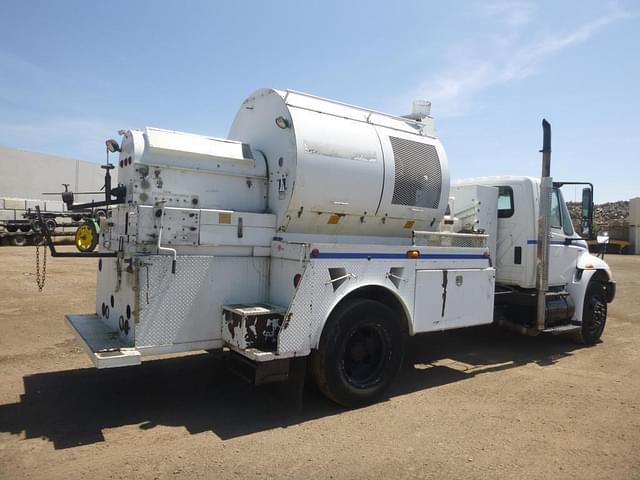 Image of International 4300 equipment image 2