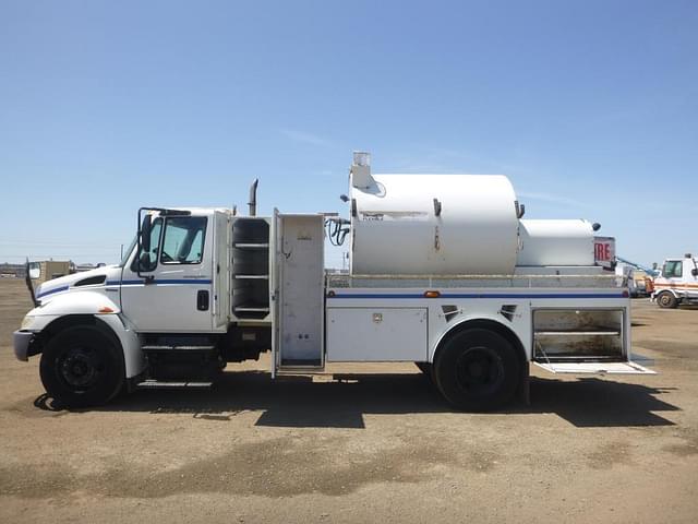 Image of International 4300 equipment image 4