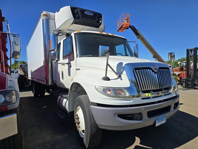 Image of International 4300 equipment image 2