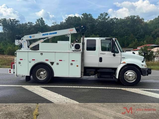 Image of International 4300 equipment image 2