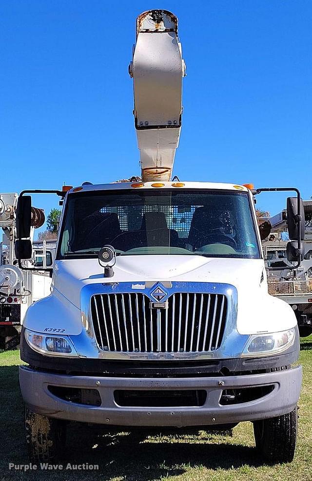 Image of International 4400 equipment image 1