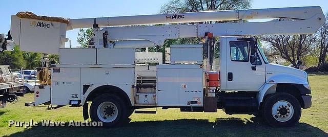 Image of International 4400 equipment image 3