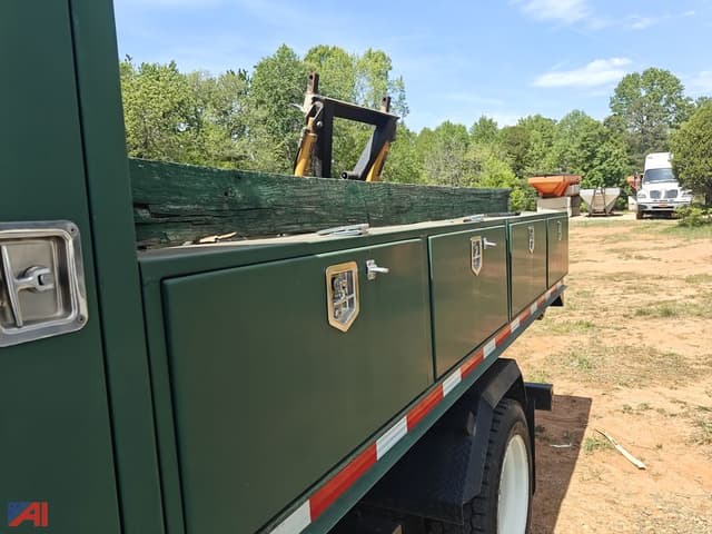 Image of International 4400 equipment image 3