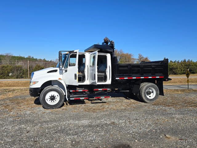 Image of International 4400 equipment image 1