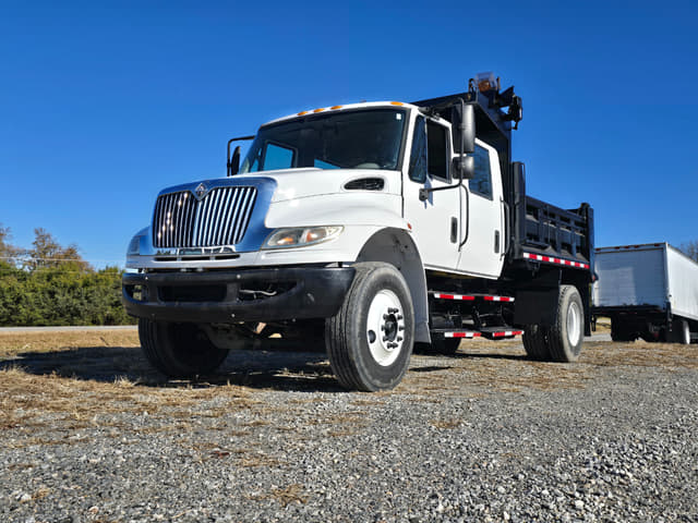 Image of International 4400 equipment image 4