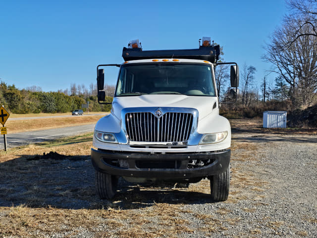 Image of International 4400 equipment image 3