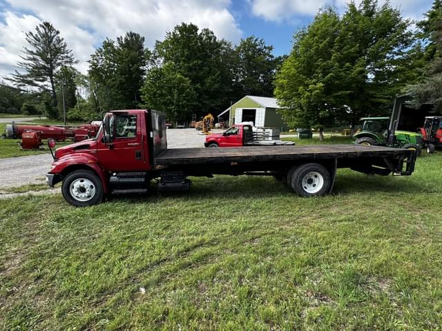 Image of International Dura Star 4400 equipment image 1