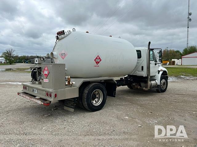 Image of International 4400 equipment image 3