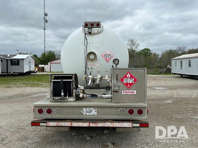 Image of International 4400 equipment image 4