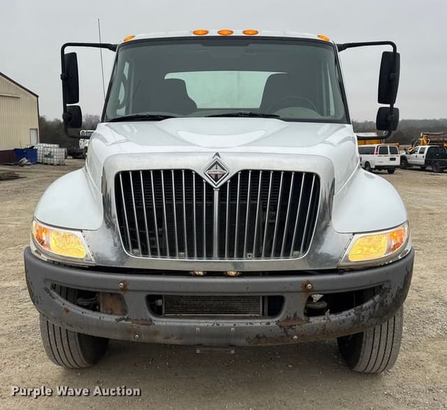 Image of International 4400 equipment image 1