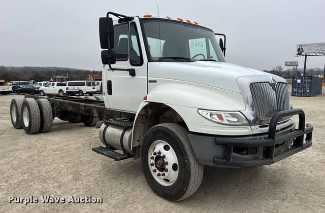 Image of International 4400 equipment image 2