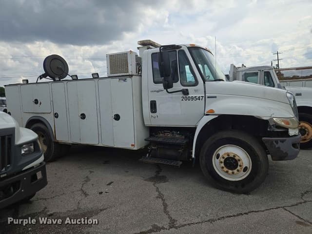Image of International 4400 equipment image 3
