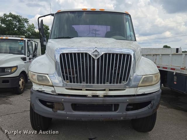 Image of International 4400 equipment image 1