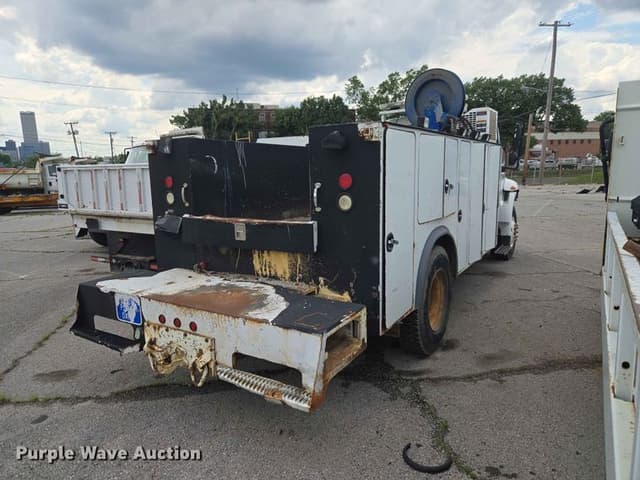 Image of International 4400 equipment image 4