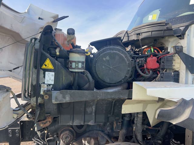 Image of International 7300 equipment image 4