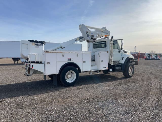 Image of International 7300 equipment image 2