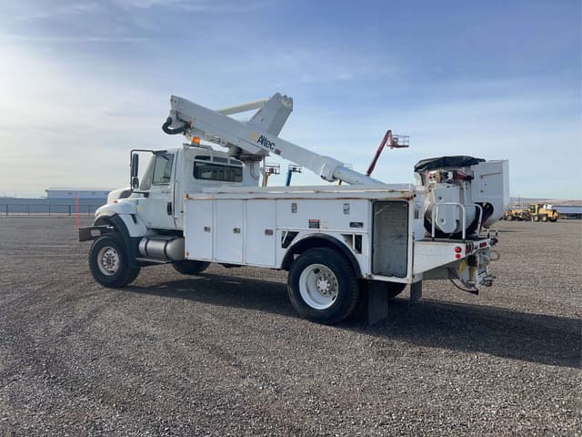 Image of International 7300 equipment image 3