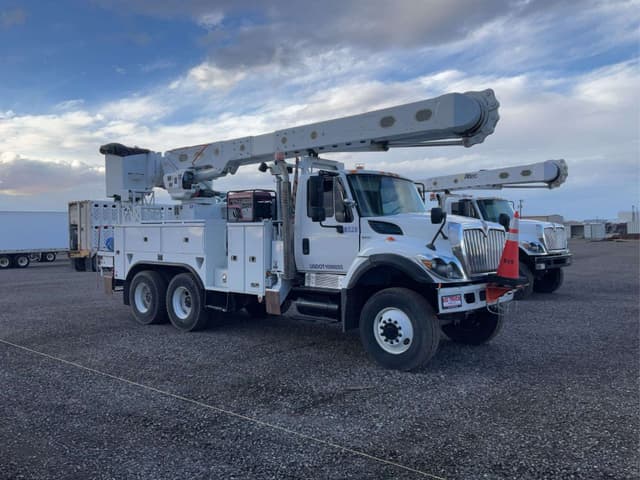 Image of International 7300 equipment image 1