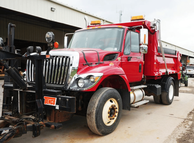 Image of International 7300 equipment image 1