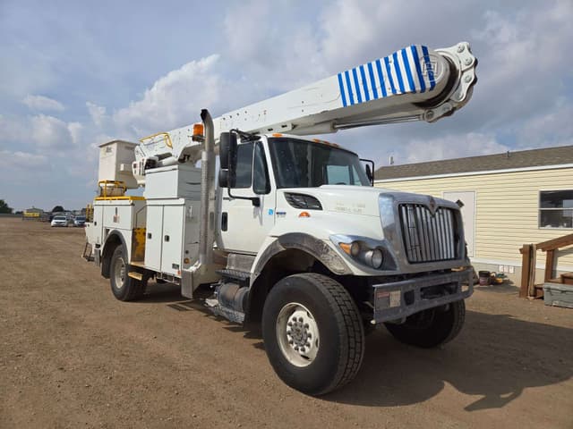 Image of International 7300 equipment image 1