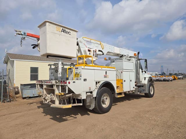 Image of International 7300 equipment image 3