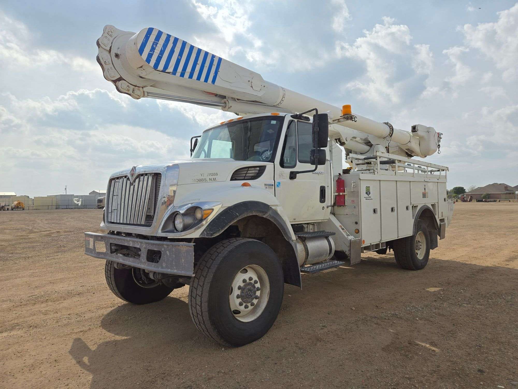 2009 International 7300 Equipment Image0