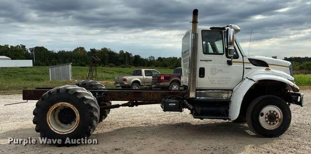 Image of International 7400 equipment image 3