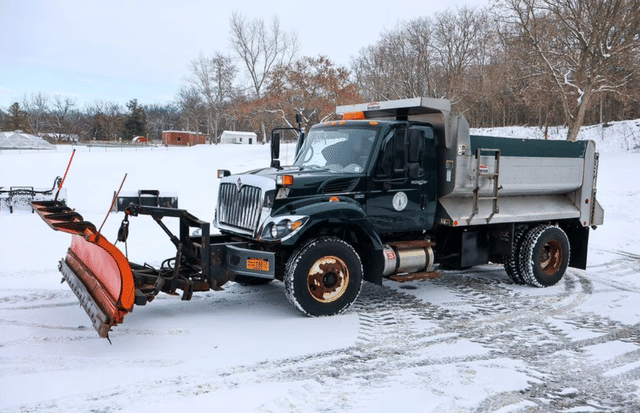 Image of International 7400 equipment image 1