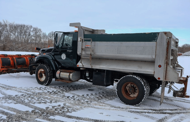 Image of International 7400 equipment image 2