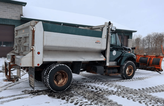 Image of International 7400 equipment image 4