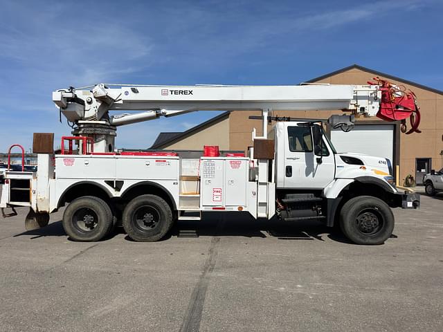 Image of International 7400 equipment image 1