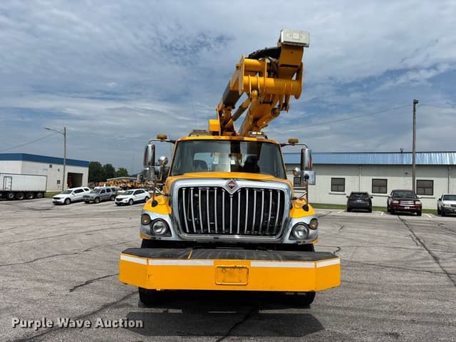 Image of International 7400 equipment image 1