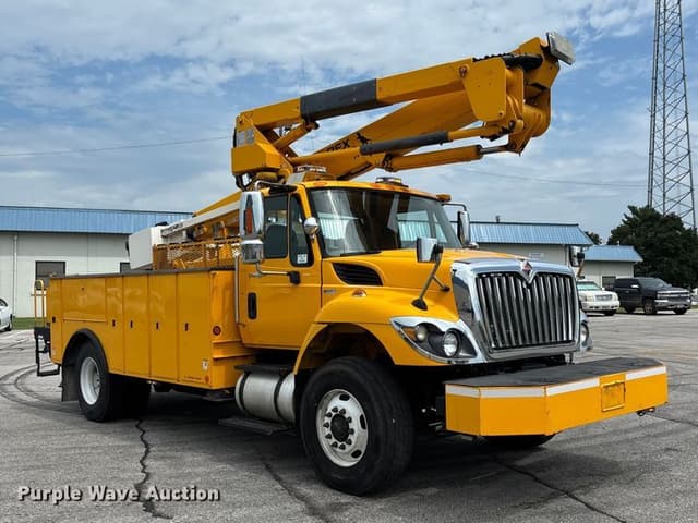Image of International 7400 equipment image 2