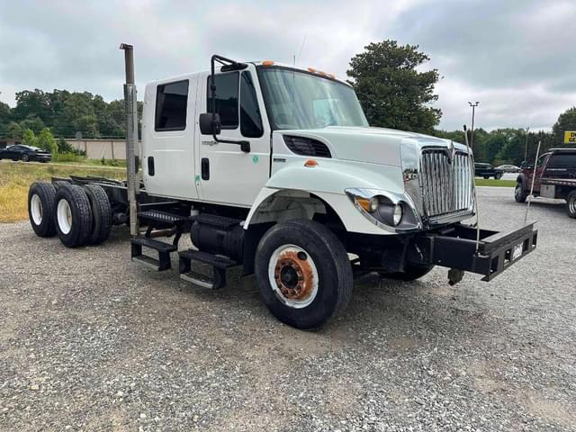 Image of International 7400 equipment image 1