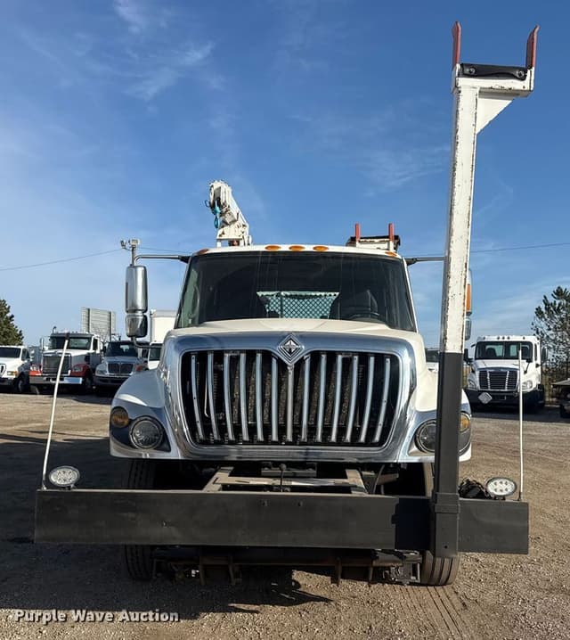 Image of International 7400 equipment image 1