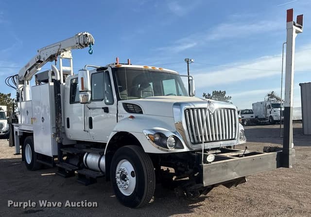 Image of International 7400 equipment image 2