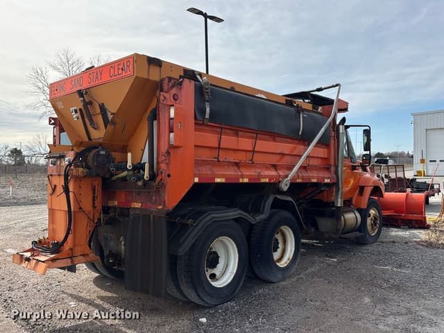 Image of International 7400 equipment image 4